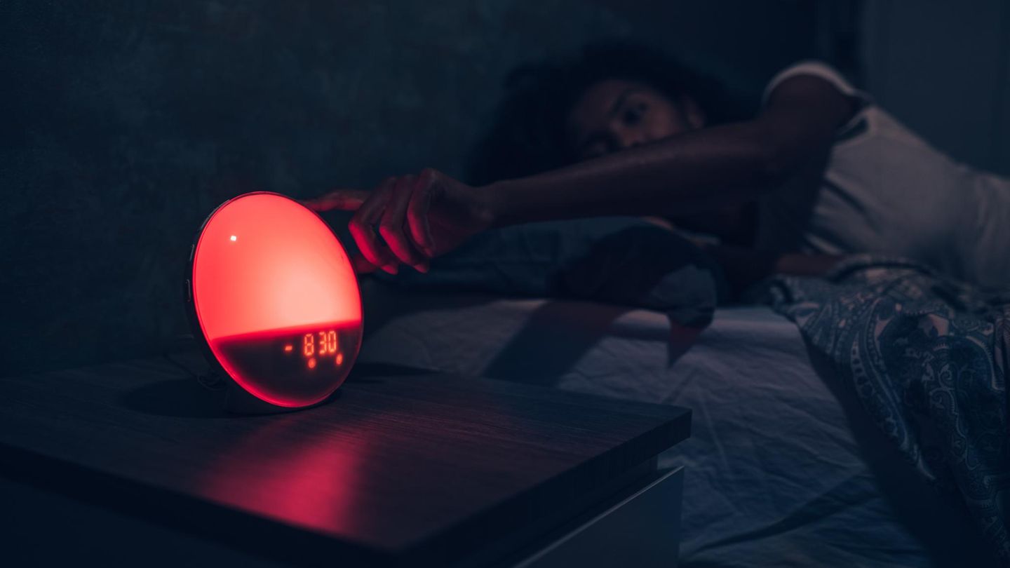 Laut-Schlafexperte-Warum-die-Schlummertaste-deinen-Schlaf-heimlich-ruinieren-kann