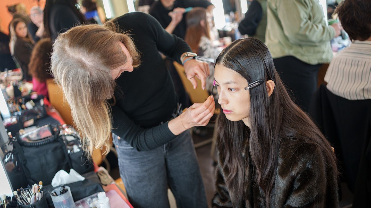 Wimperntusche-pl-tzlich-weniger-schwarz-Diesen-Make-up-Fehler-haben-wir-bestimmt-alle-schon-einmal-gemacht