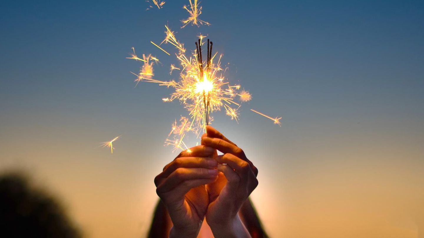 Adventshoroskop-In-diesen-Sternzeichen-entfacht-jetzt-ein-Feuer