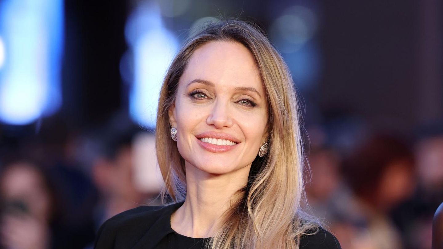 angelina-jolie-machts-vor-genialer-kajal-hack-bringt-unsere-augen-noch-mehr-zum-strahlen