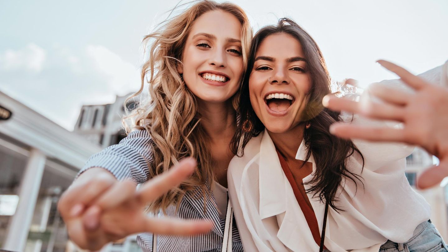 Freundinnen-finden-mit-33-3-einfache-Wege-wie-du-echte-Verbindungen-im-Erwachsenenleben-aufbaust