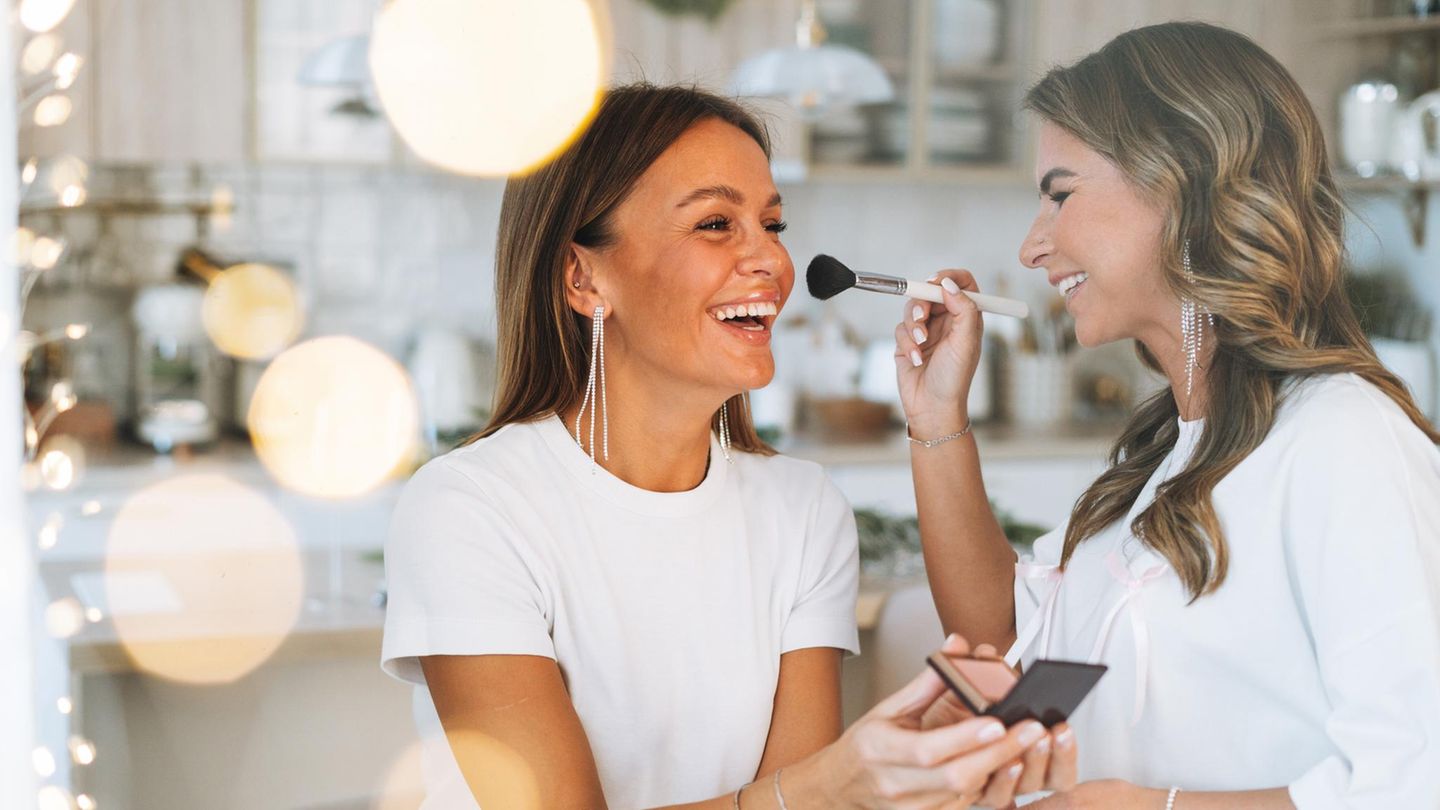 Schnell-unkompliziert-4-Tricks-die-dein-Alltags-Make-up-weihnachtlich-machen