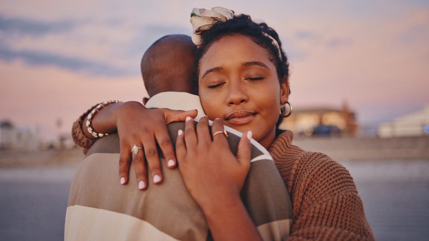 Laut-Psychologie-5-Situationen-in-denen-es-deiner-Beziehung-guttut-zu-schweigen