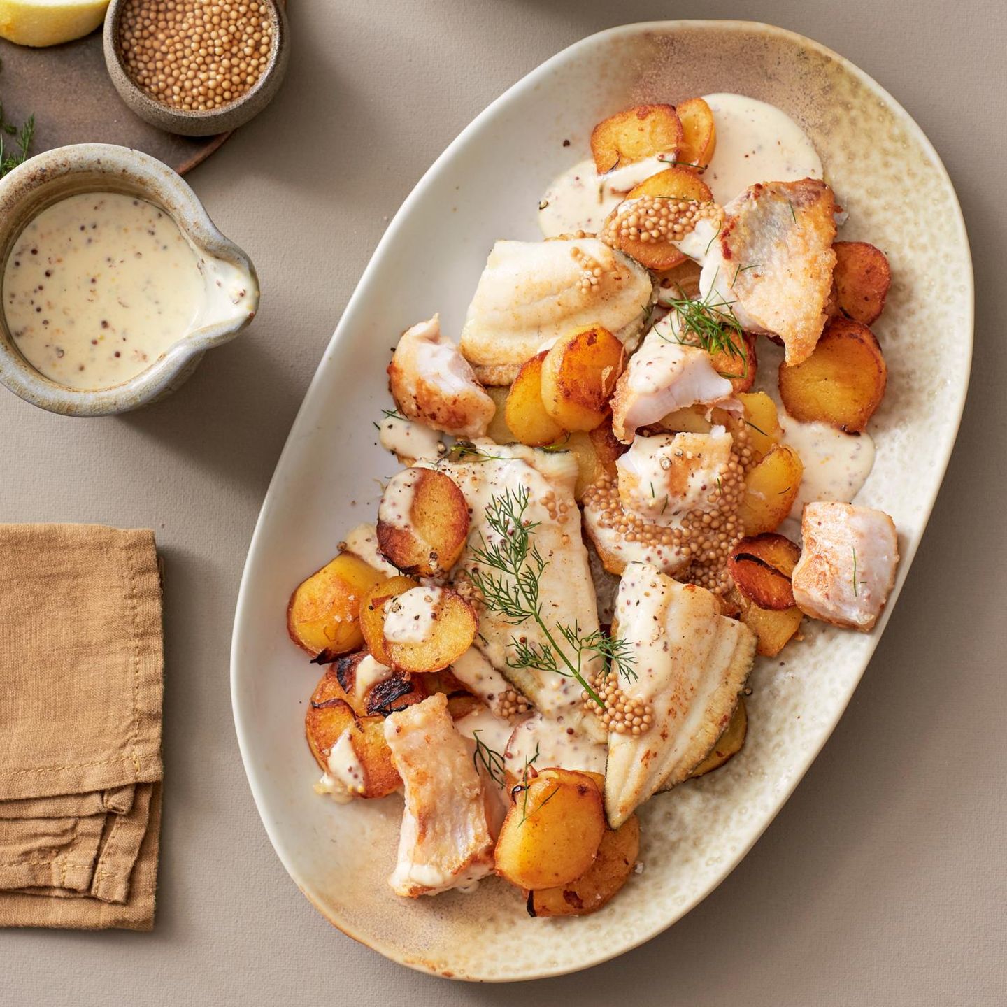 Pannfisch mit Senfsoße und Bratkartoffeln