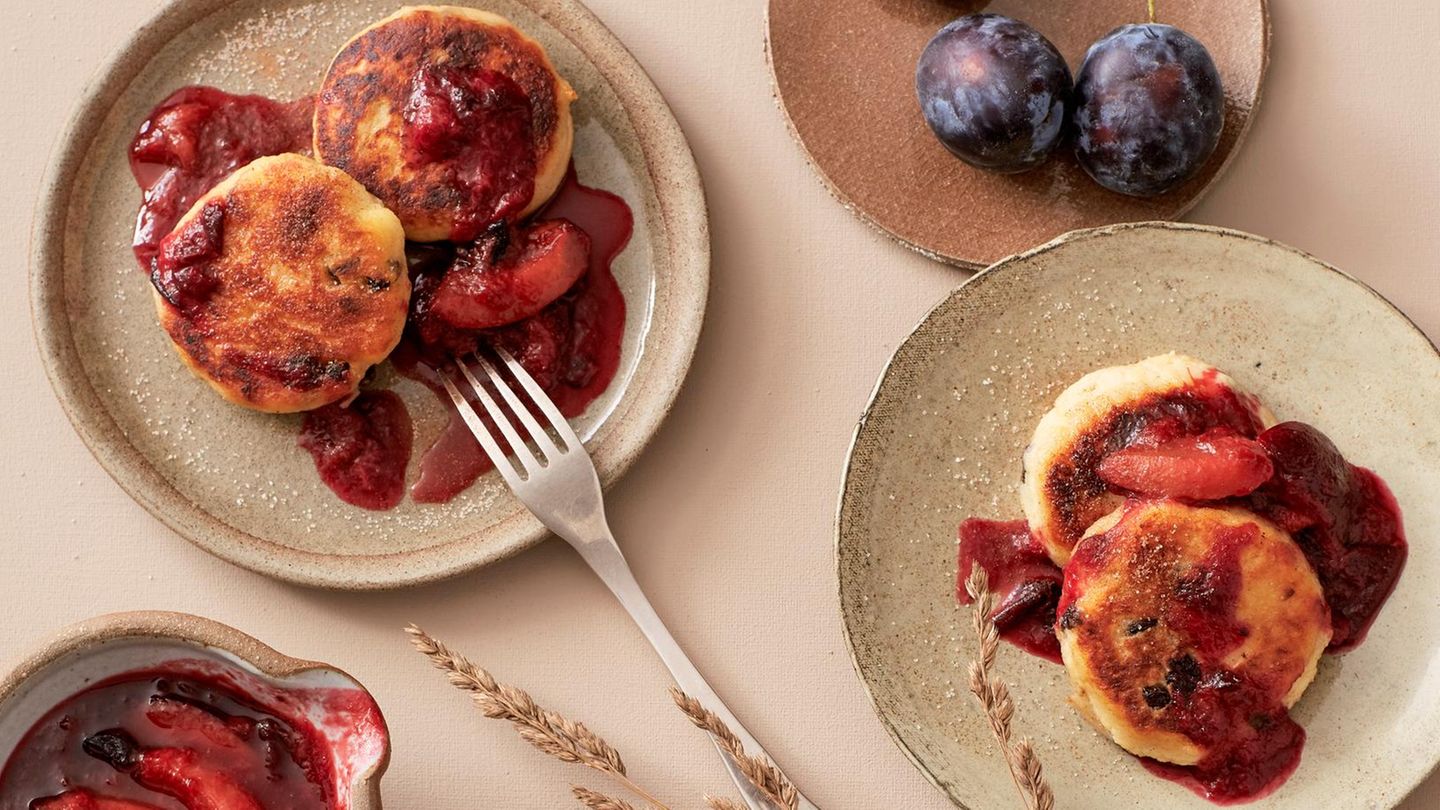 Sächsische Quarkkeulchen mit Zwetschgenkompott | BRIGITTE.de Sächsische Quarkkeulchen mit Zwetschgenkompott | BRIGITTE.de