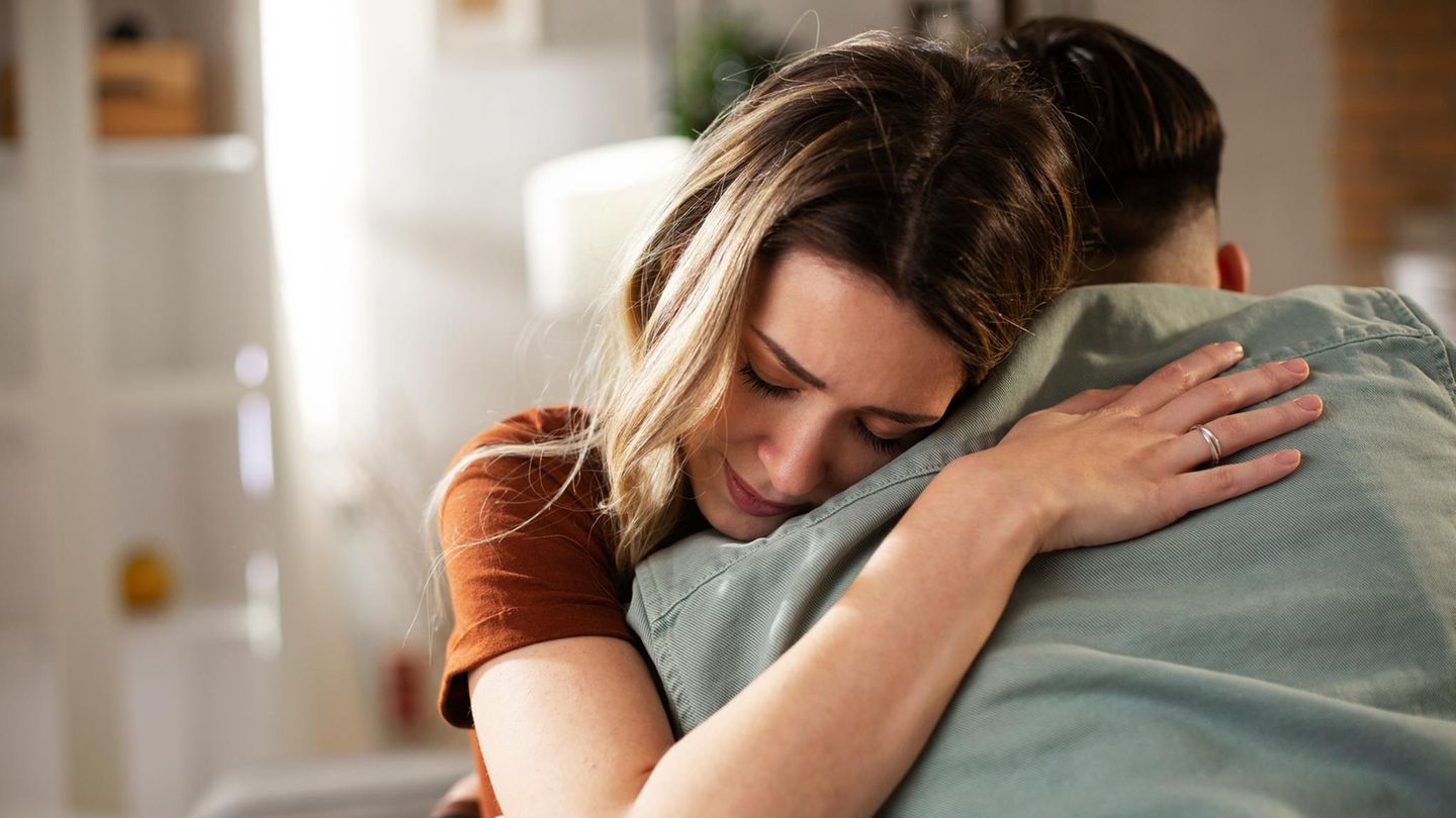 Gedankenkarussell-Diese-3-Sternzeichen-zerbrechen-sich-unn-tig-den-Kopf-ber-ihre-Beziehung