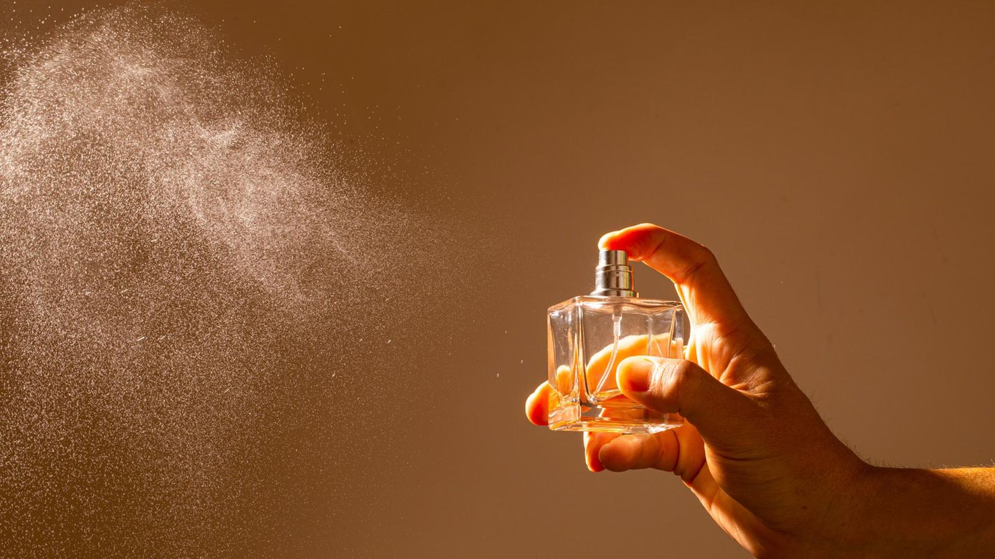 Duft-Guide-Darum-solltest-du-Parf-m-auf-deine-Kniekehlen-spr-hen