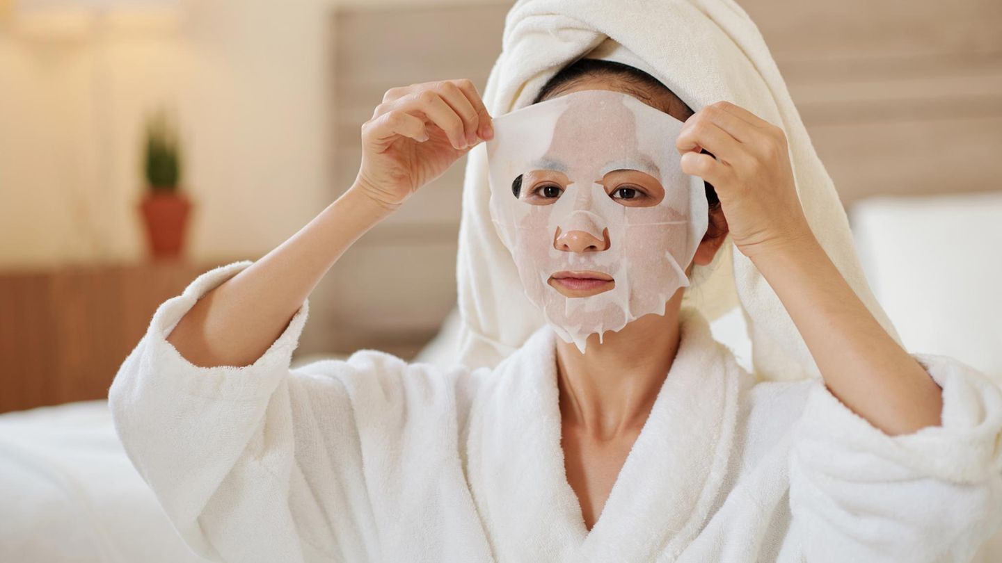 Beauty-Tipp-Deine-Tuchmaske-ist-zu-gro-Dann-hilft-dieser-einfache-Trick