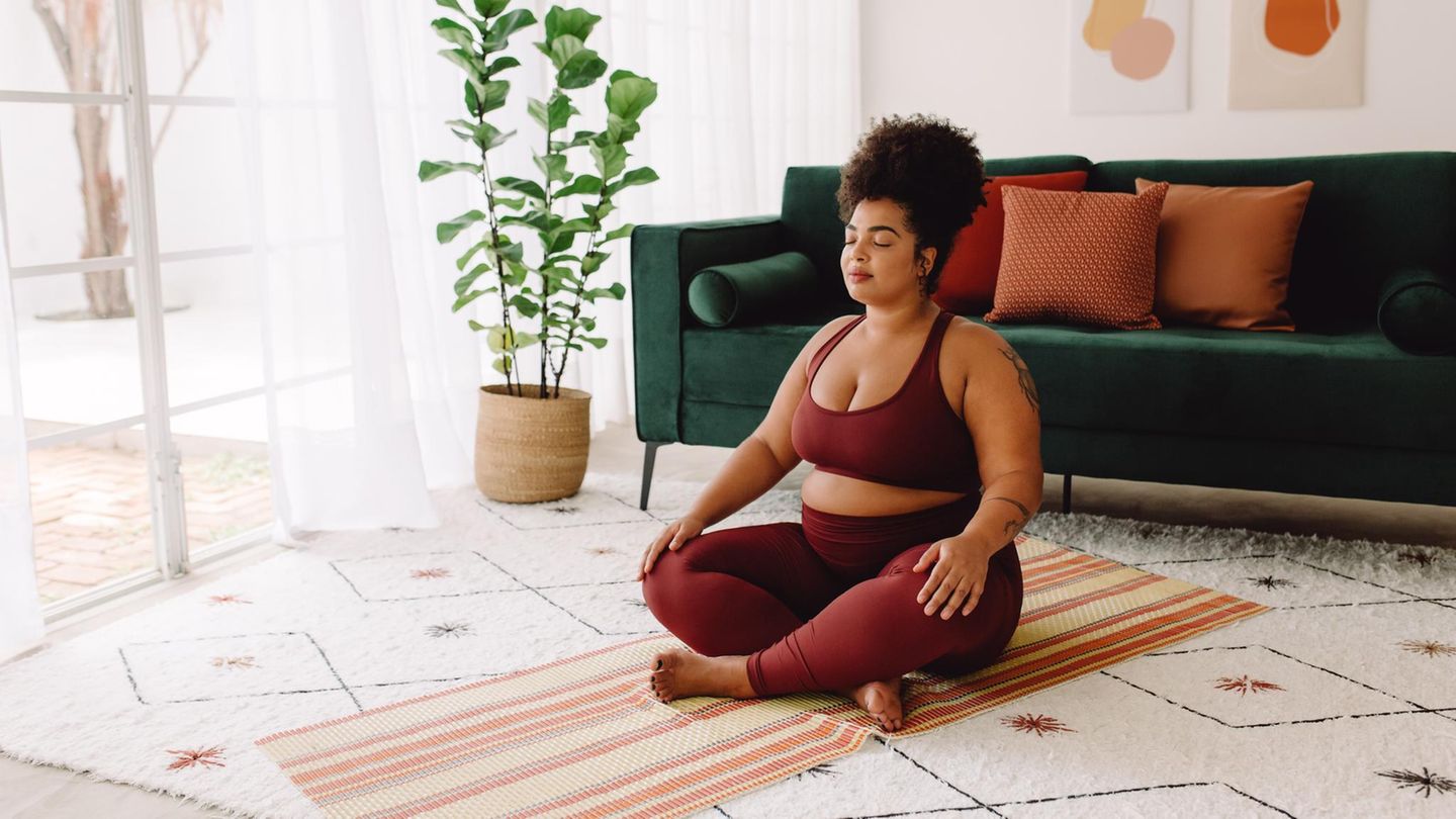 Yogalehrerin-verr-t-So-bringst-du-mit-3-bungen-deinen-K-rper-ins-Gleichgewicht