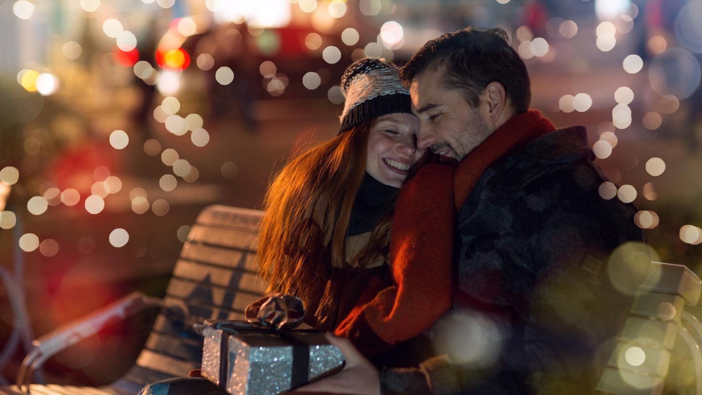 Weihnachts-Wochenhoroskop-ab-22-12-2025-Diese-3-Sternzeichen-erleben-eine-romantische-Magie