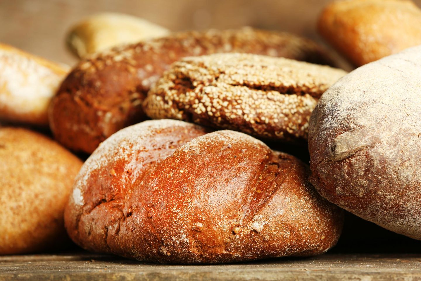 Nie wieder Brot wegwerfen: 5 clevere Dinge, die du mit altem Brot machen  kannst