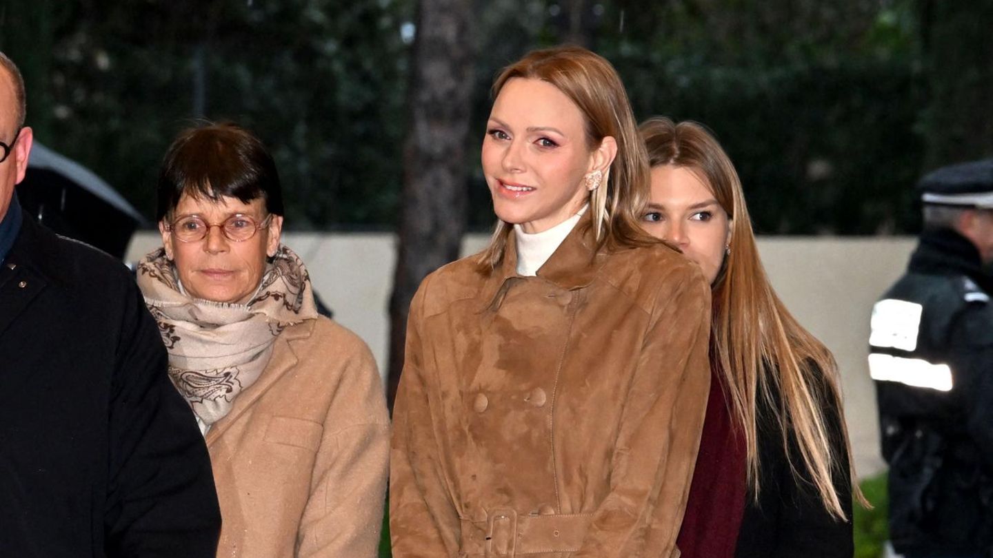 Echte-Stylek-niginnen-In-Monaco-zeigt-sie-dass-Winterchic-nicht-kitschig-sein-muss