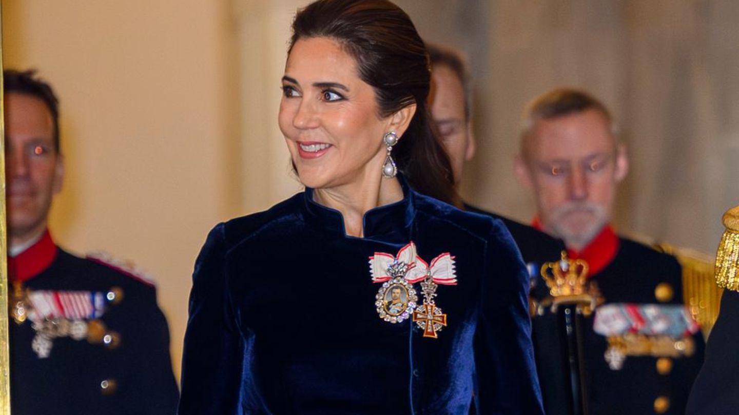 Mary-von-D-nemark-K-nigin-Mary-startet-mit-einer-Hochzeitstradition-ins-neue-Jahr