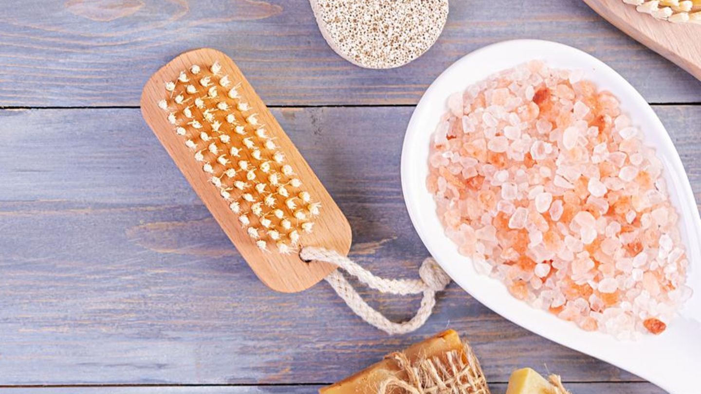 Haushalts-Trick-Das-passiert-wenn-du-immer-ein-Glas-Salz-im-Badezimmer-stehen-hast