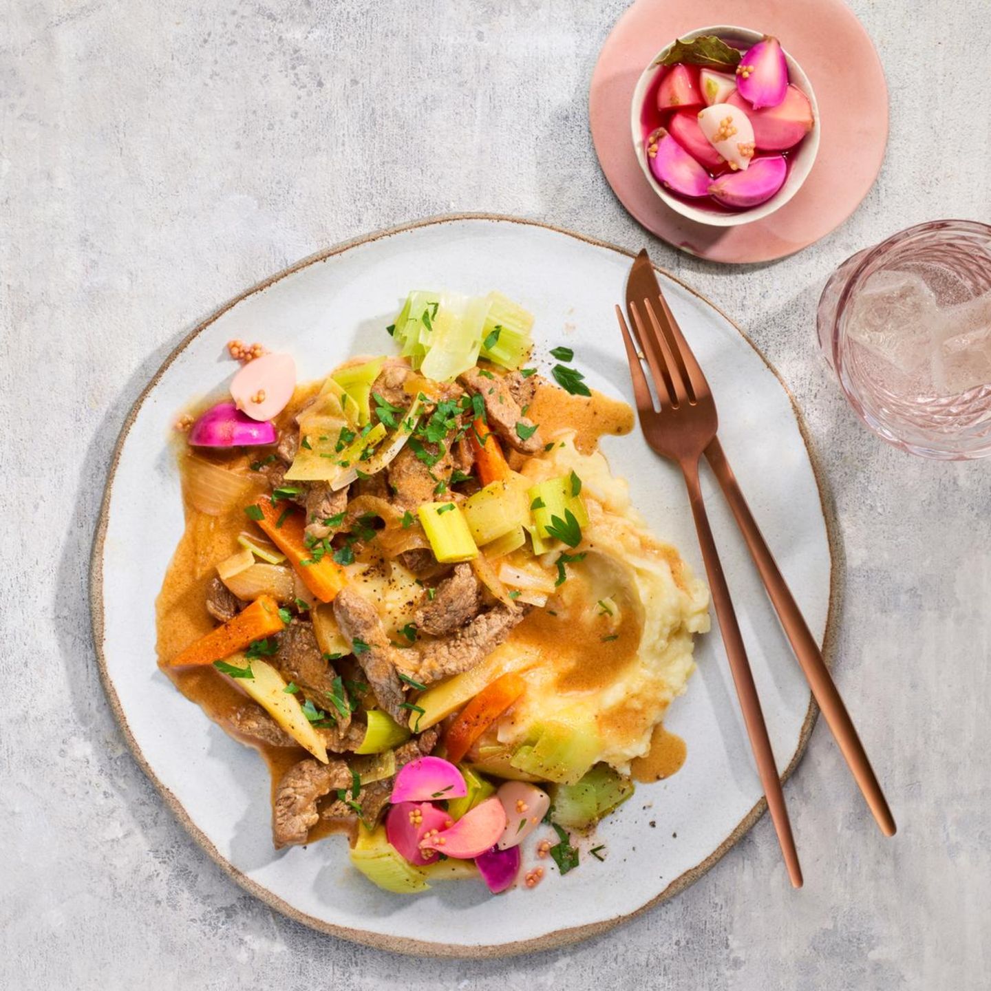 Rindergeschnetzeltes mit Radieschen-Pickles