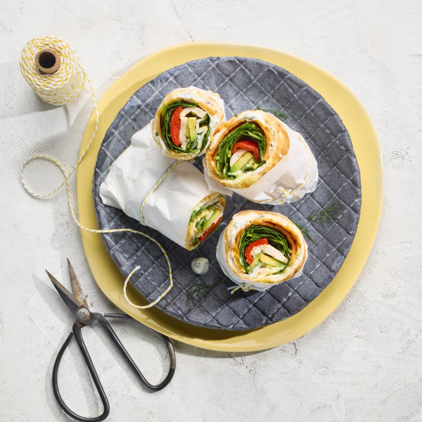 Ei-Wrap mit Hähnchenbrust und Avocado