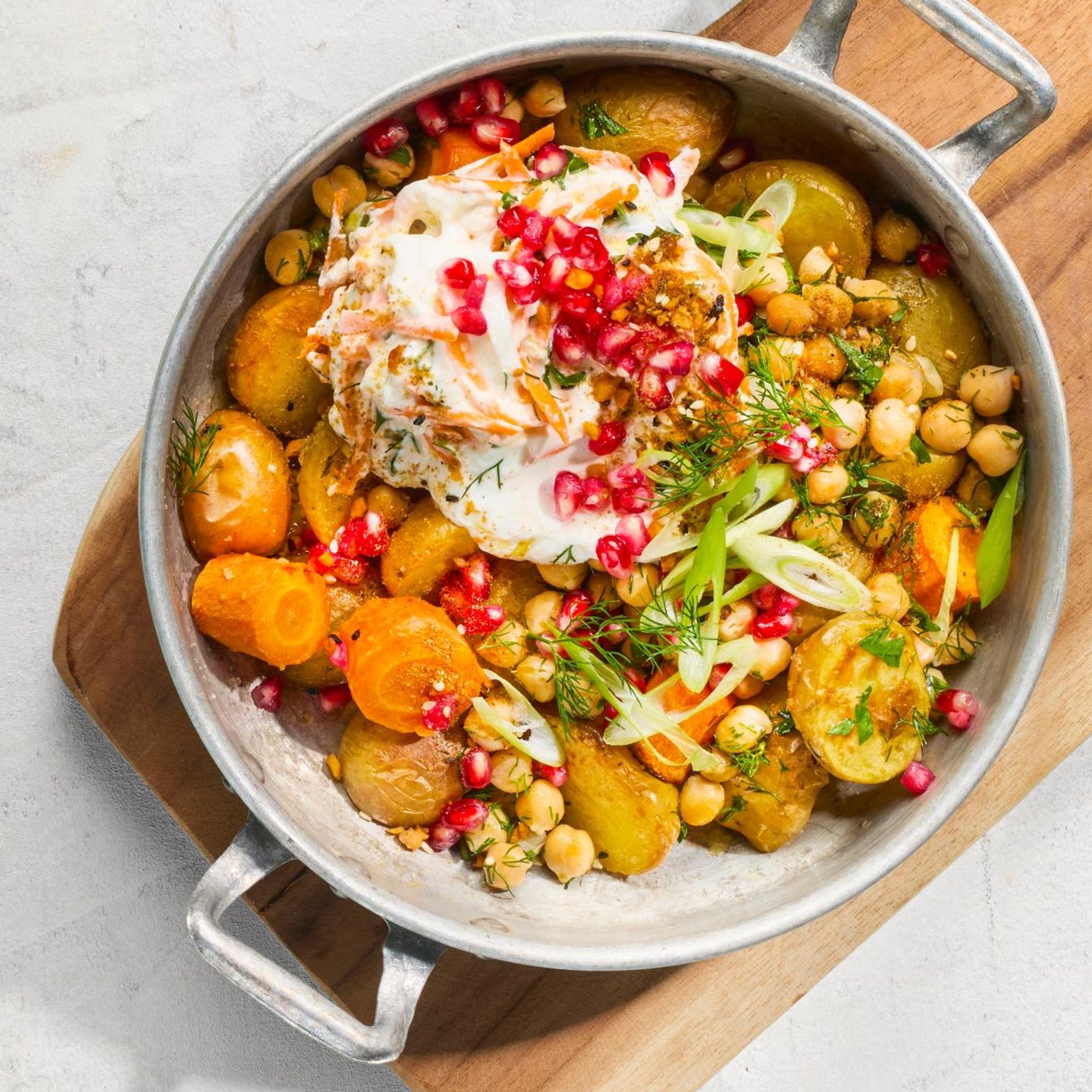 Ofenkartoffeln mit Möhren-Skyr-Dip