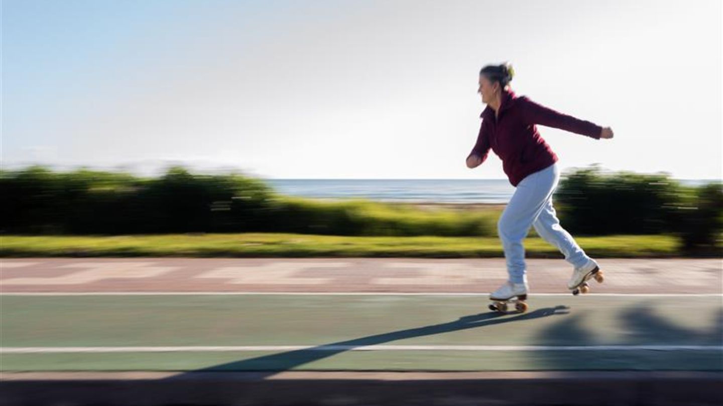 Gl-ckskurve-des-Lebens-Warum-die-Midlife-Crisis-ein-Mythos-ist-und-das-Alter-uns-egal-sein-kann