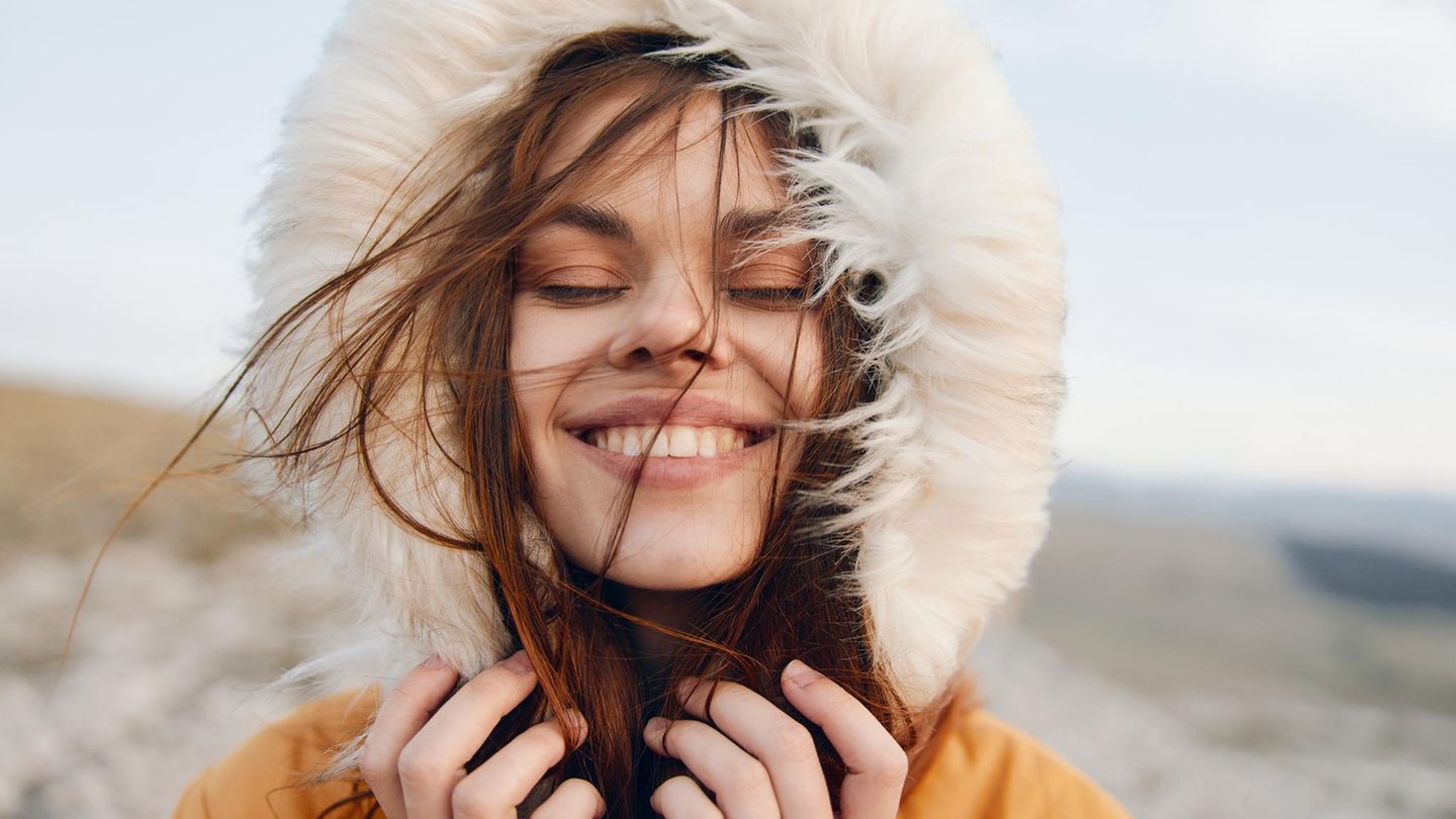 Laut-Farbanalystin-3-Anzeichen-dass-du-ein-Deep-Winter-Typ-bist