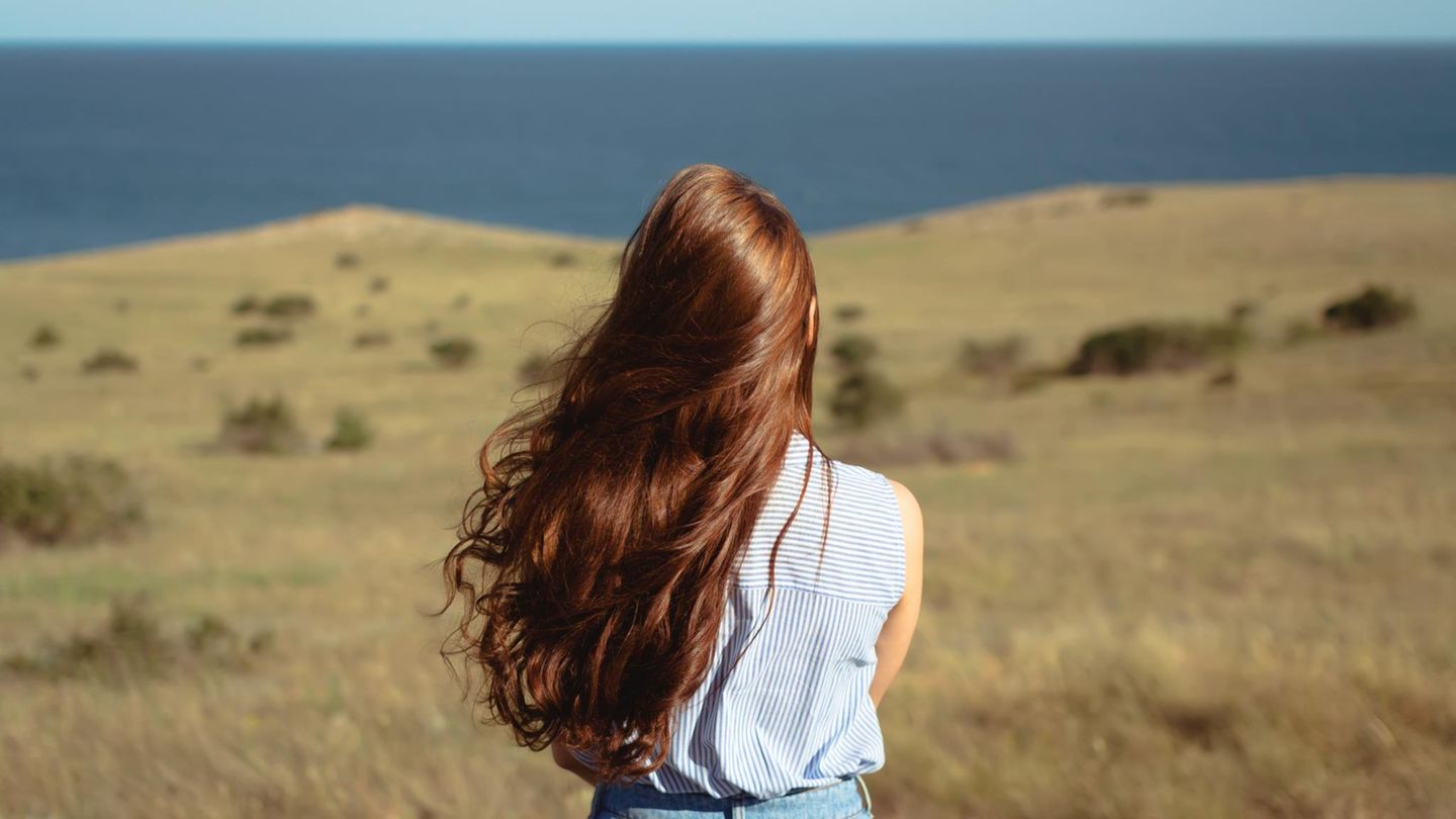 Vergiss-die-Haarspange-Dieses-franz-sische-Accessoire-hebt-deine-Frisur-2026-auf-ein-ganz-neues-Level