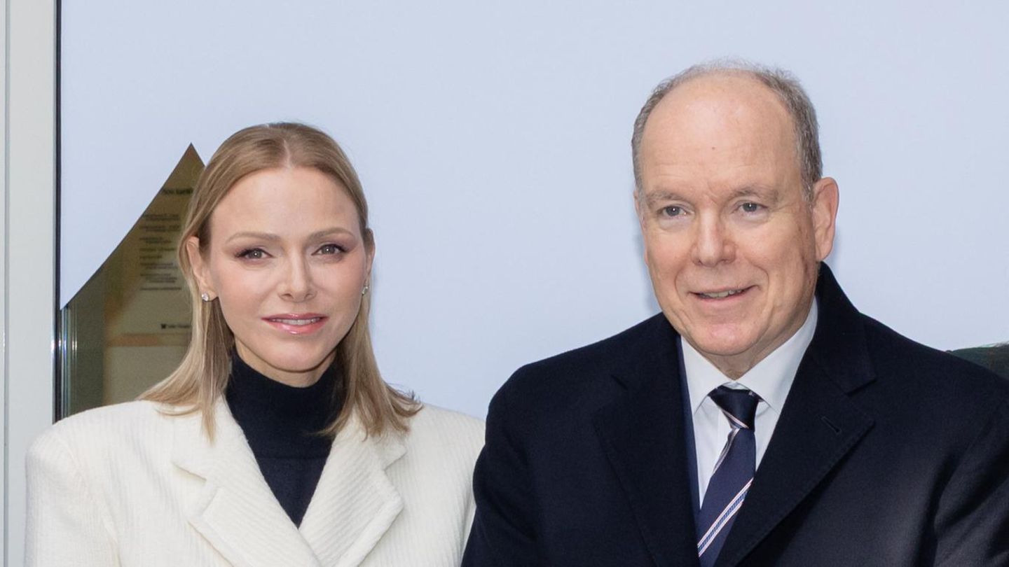 Echte-Stylek-niginnen-Sie-setzt-wieder-auf-ihre-Styleformel-w-re-da-nicht-die-Hose