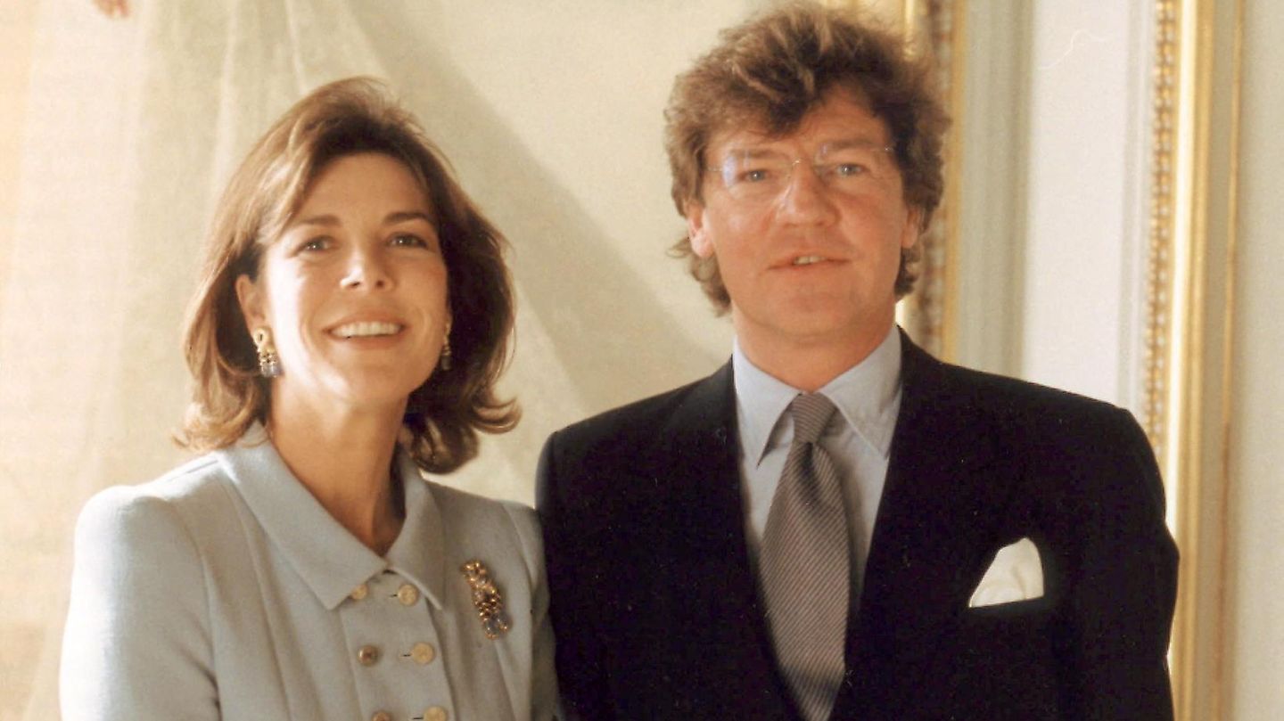 Brautmode-der-Royals-So-sch-n-strahlte-Caroline-von-Hannover-vor-27-Jahren