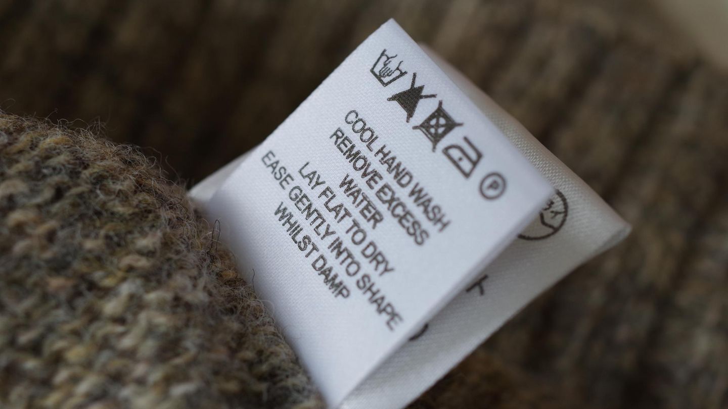 Lieblingspulli-zu-hei-gewaschen-Mit-diesem-Beauty-Produkt-rettest-du-eingelaufene-Kleidung