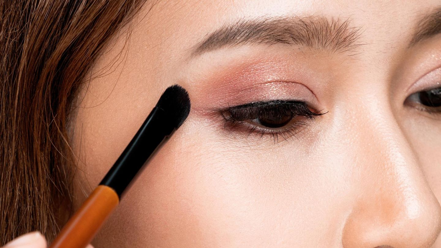 bye-bye-schlupflider-3-make-up-techniken-die-schlupflider-unsichtbar-machen