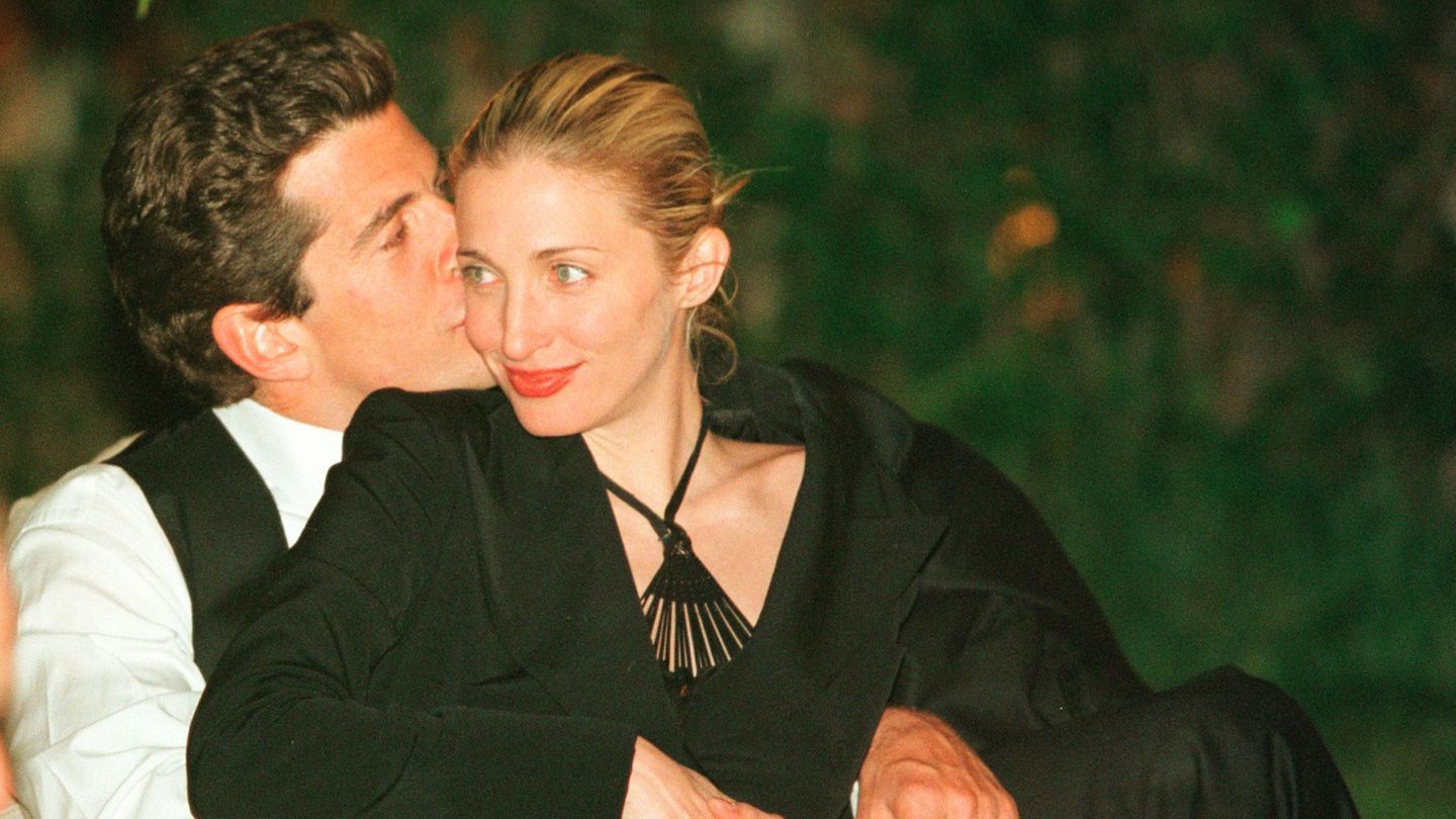 Sie-pr-gte-den-Quiet-Luxury-Trend-Die-Stil-Lektionen-von-Carolyn-Bessette-Kennedy