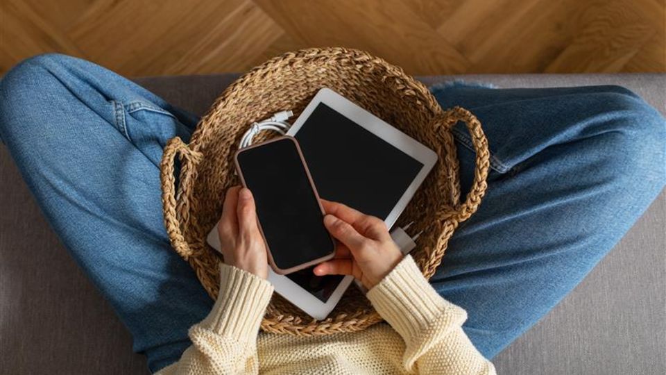 Postet Social Media: Wer nur selten Fotos postet, hat laut Psychologie oft ...