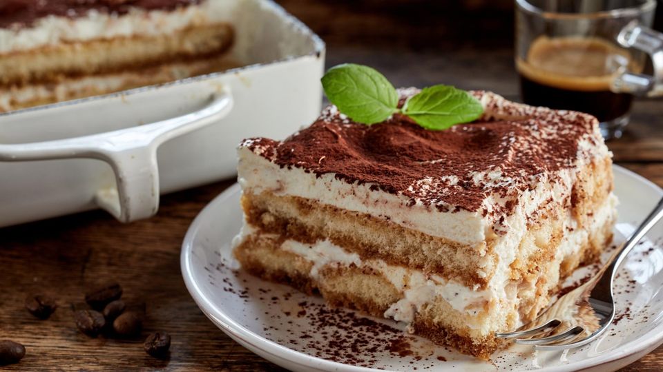 Nur 156 Kalorien! Dieses Skyr-Tiramisu ist das perfekte leichte Dessert
