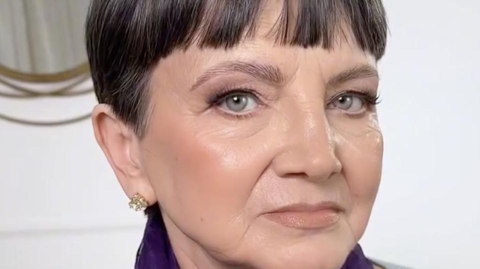 Даже если нависшее веко остается, макияж визуально отводит его на второй план.