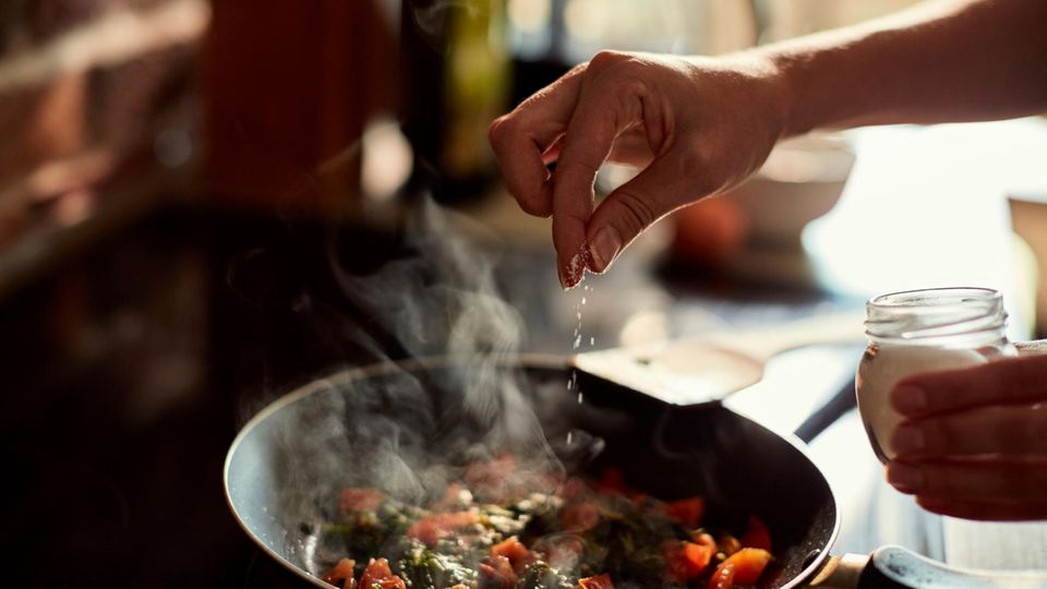 „Fricy Food“: 3 Ideen, wie uns dieser 2026-Trend eine Geschmacksexplosion nach Hause bringt