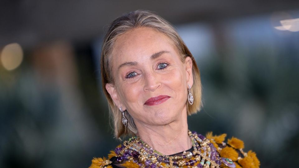 Sharon Stone am 16. April in Los Angeles. Hier trägt sie den schwarzen Kajal nur auf der unteren Wasserlinie. 
