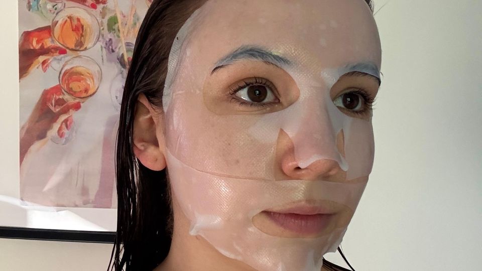 Ich habe verschiedene Kollagen-Masken getestet – diese hier ist die Balea "Glass Skin Collagen Maske" für rund 2 Euro. Hier ist kein PDRN enthalten, aber Hyaluron, Glycerin und hydrolysiert Kollagen. 