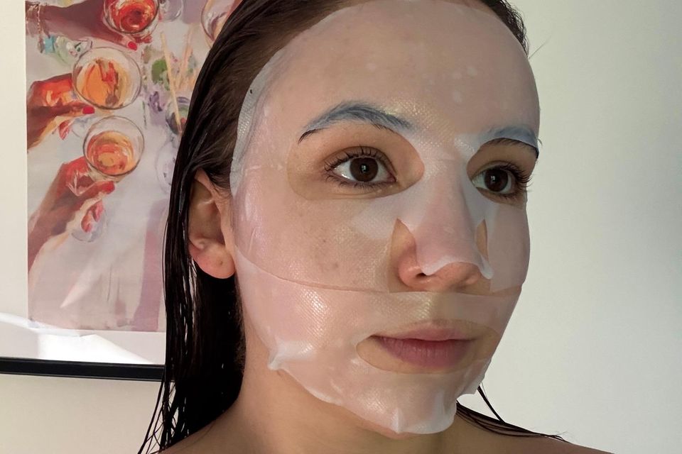 Ich habe verschiedene Kollagen-Masken getestet – diese hier ist die Balea "Glass Skin Collagen Maske" für rund 2 Euro. Hier ist kein PDRN enthalten, aber Hyaluron, Glycerin und hydrolysiert Kollagen. 