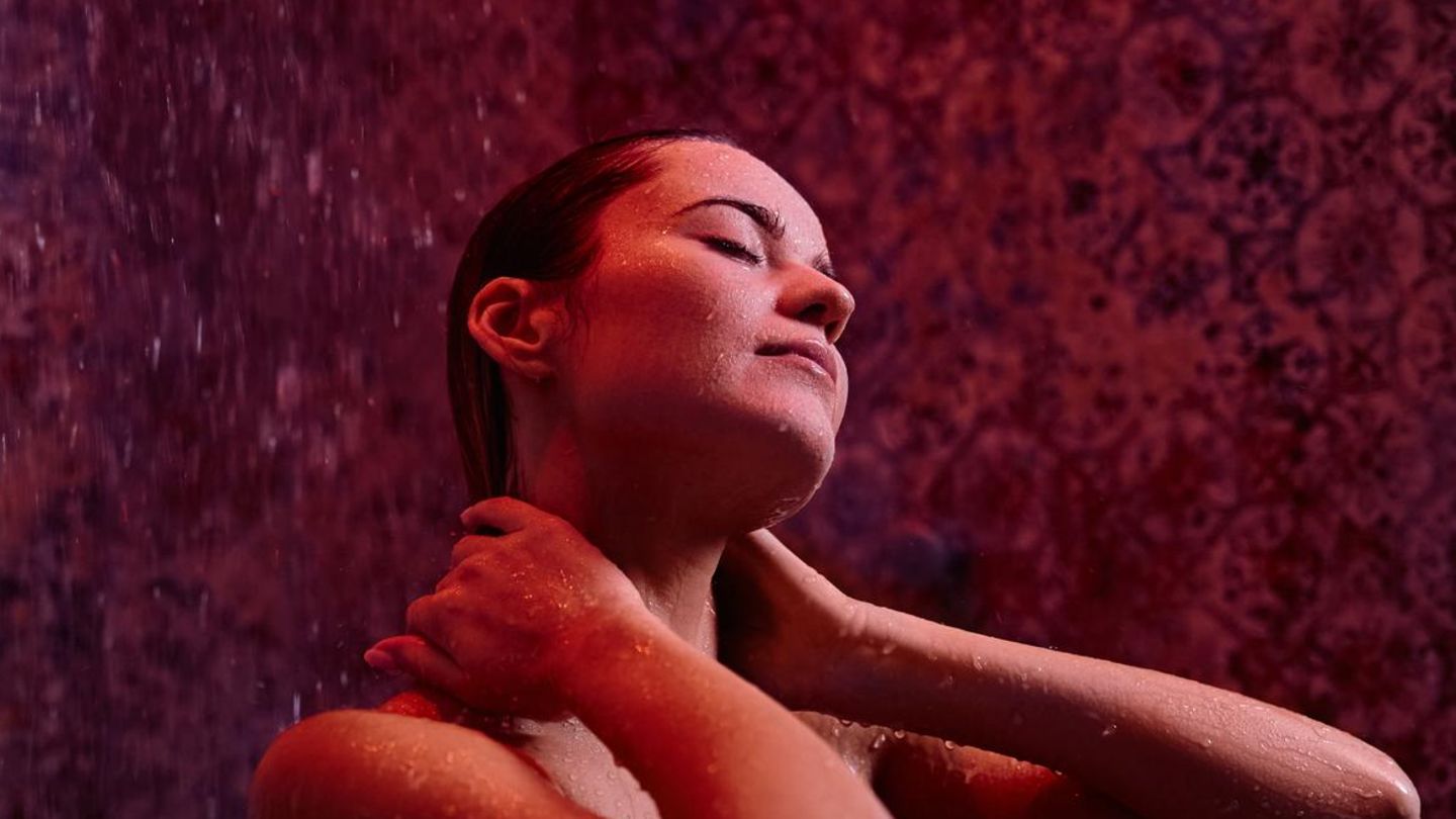 Warm-duschen-Licht-runter-Was-Dark-Showering-wirklich-kann