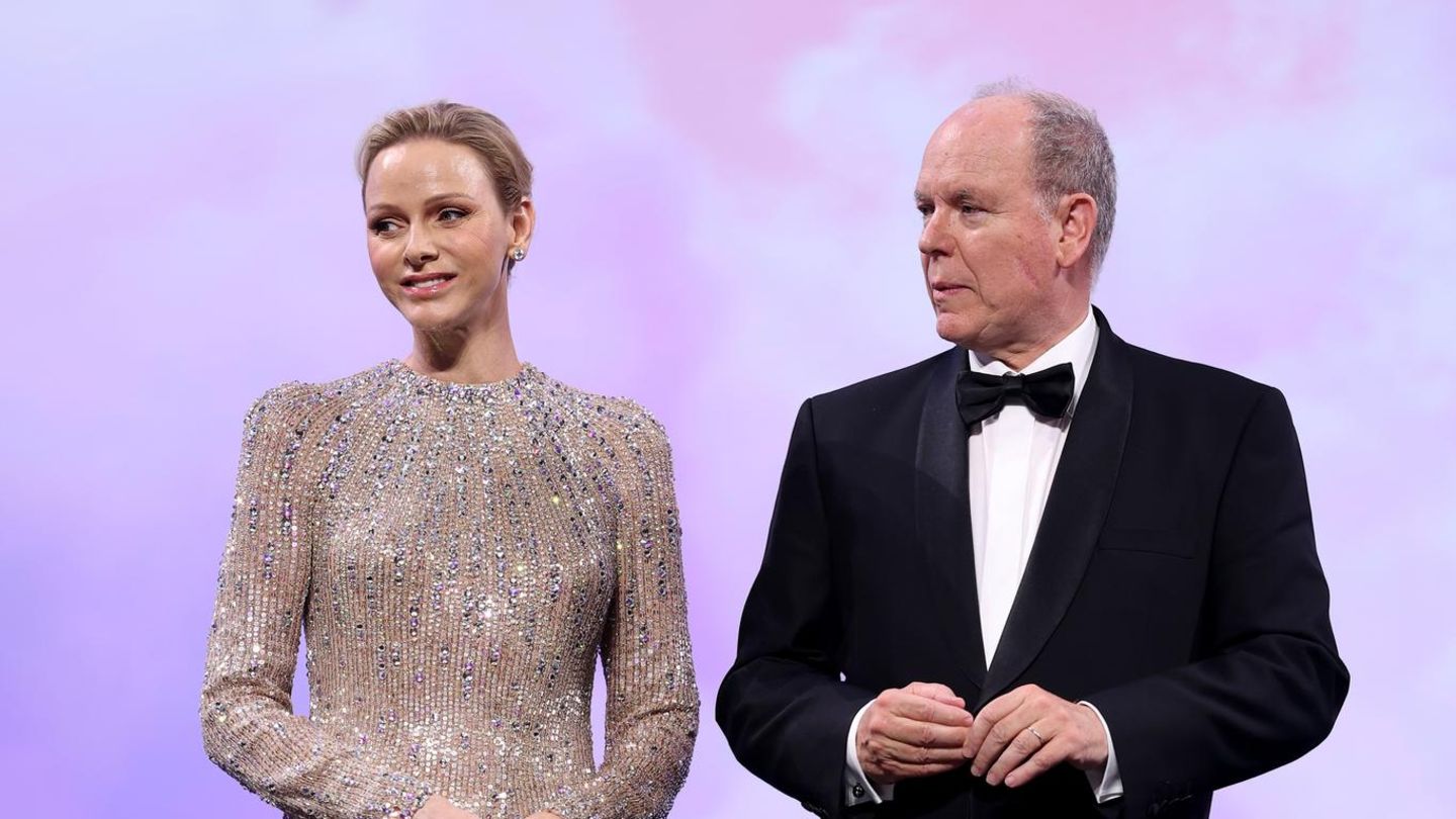 Echte-Stylek-niginnen-Bei-ihrem-Abendkleid-setzt-sie-auf-Kates-Trick-f-r-einen-Wow-Auftritt