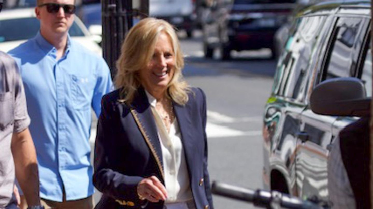 Dr-Jill-Biden-Aufgepasst-Hier-zeigt-sie-uns-den-perfekten-Alltagslook-f-r-den-Sommer