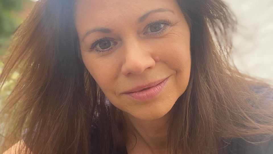 Nathalie Klüver probiert sich neuerdings im Wütendwerden statt Weinen und hat darüber auch in ihrem Buch "Sei mutig, gerade jetzt" (192 S., 18 Euro, GU) geschrieben. Ihr Umfeld muss sich nun im Aushalten üben.