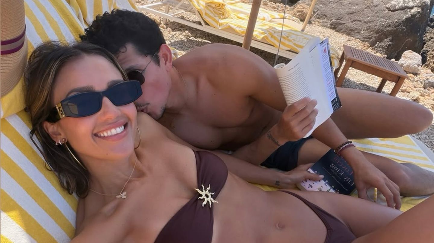 Aufgedeckt-Sie-verr-t-welcher-Beauty-Helfer-in-ihrer-Strandtasche-liegt