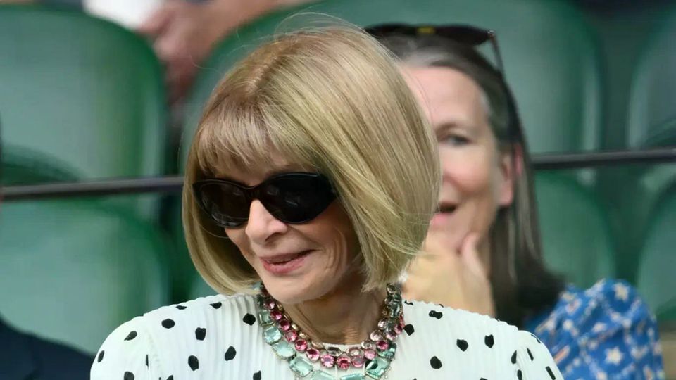 Polka Dots sind schon Muster genug? Nicht für Anna Wintour, sie zeigt wie wir das Design noch schöner stylen können.