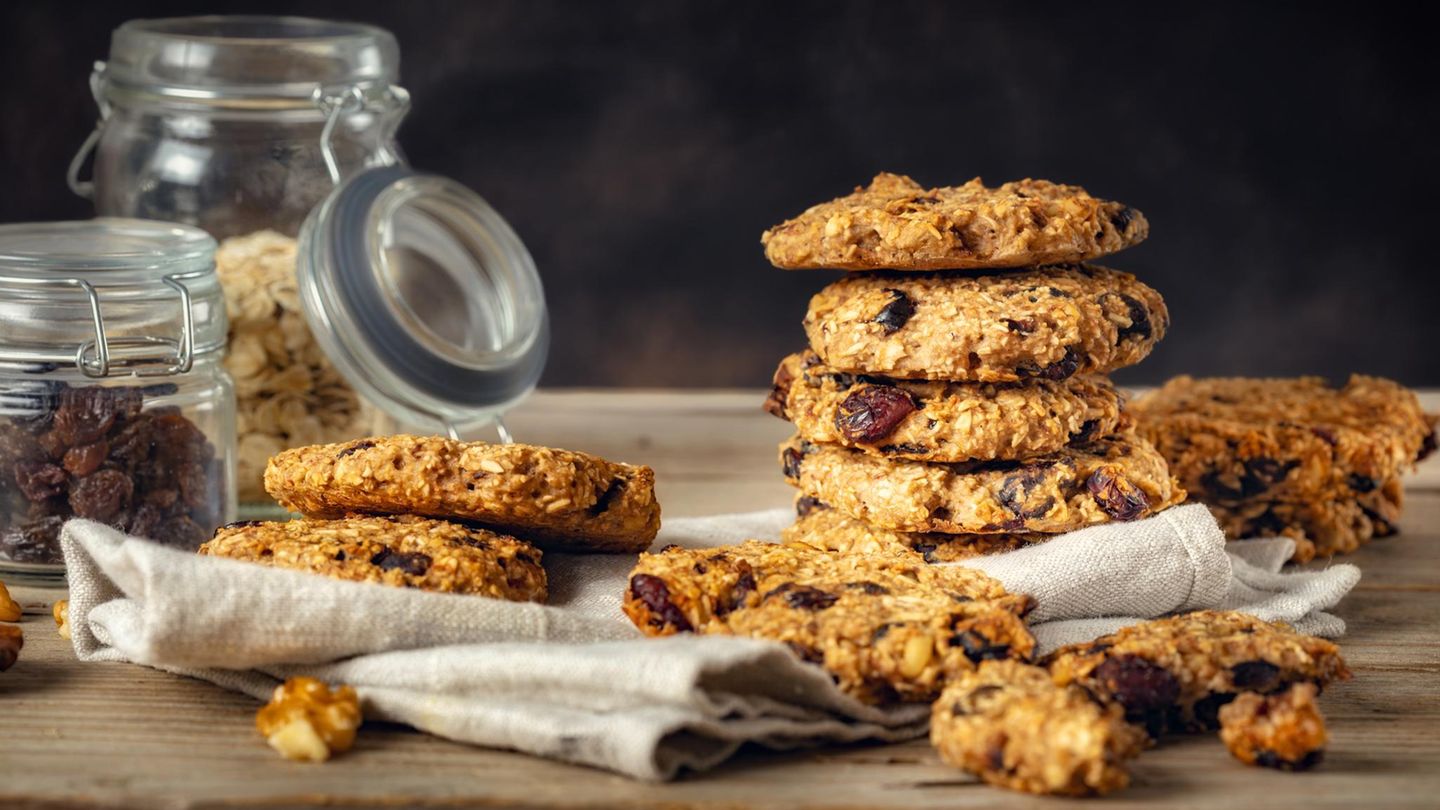 Lecker-und-gesund-So-gelingen-super-schnelle-Haferflockenkekse-mit-nur-2-Zutaten-