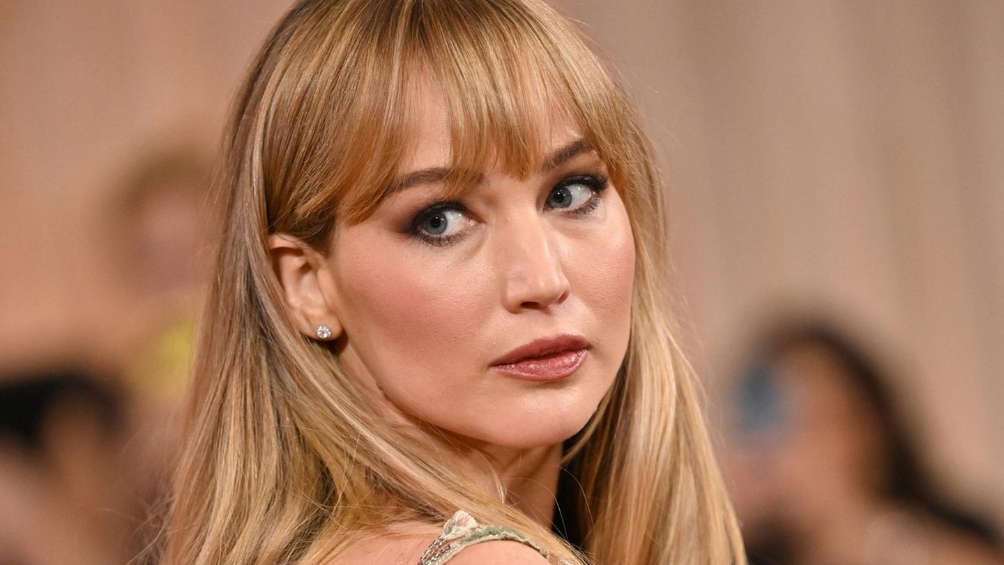 Vorher-Nachher-Schluss-mit-Blond-Sie-wagt-einen-haarigen-Neuanfang
