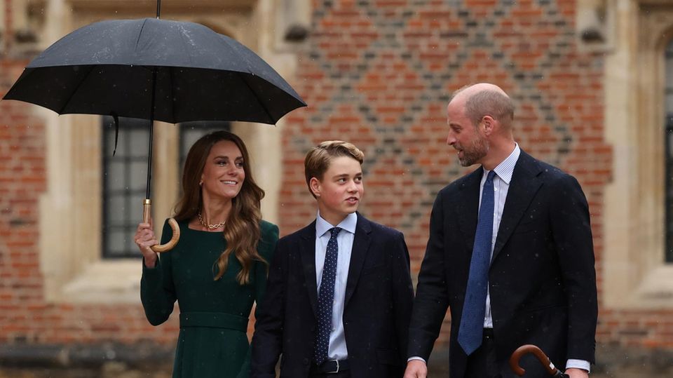 Catherine, Princess of Wales begleitet ihren Sohn Prinz George an seinem ersten Tag am Eton College in einem waldgrünen Dress von Emilia Wickstead.