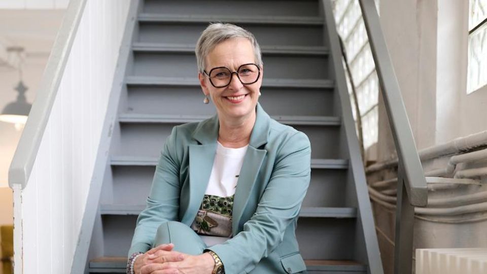 Ulrike, 60, Ärztin. In Hosenanzügen fühlt sich Ulrike immer wohl – vom Umstyling erhofft sie sich neue Impulse.