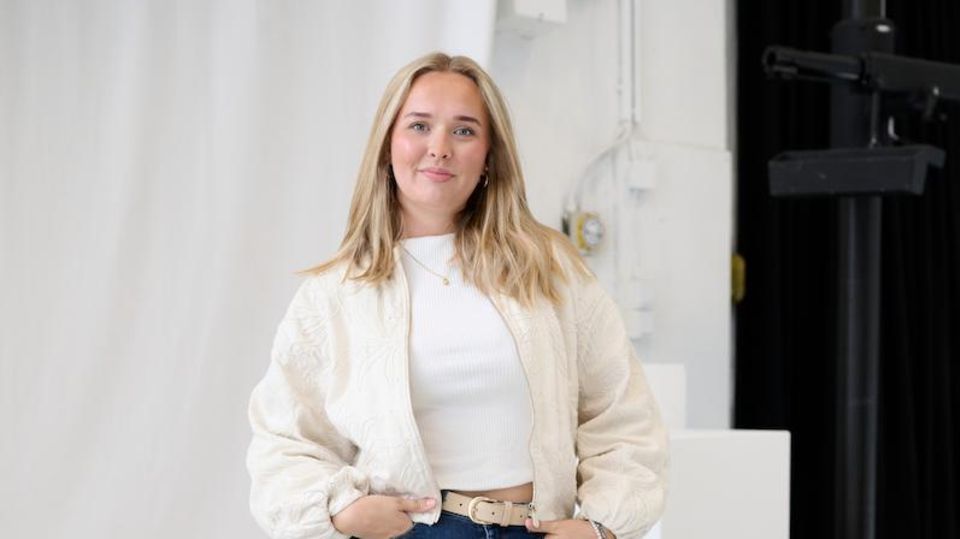 Emma, 23, Studentin. Geht’s auch mal ohne Sneaker? Emma wünscht sich einen schickeren Twist für ihren Style.