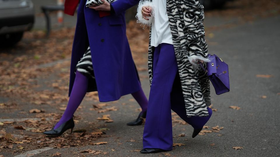 Cool! Violett gepaart mit Zebramuster. Gleich zwei Trends in einem Look.